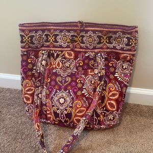 Vera Bradley shoulder bag.